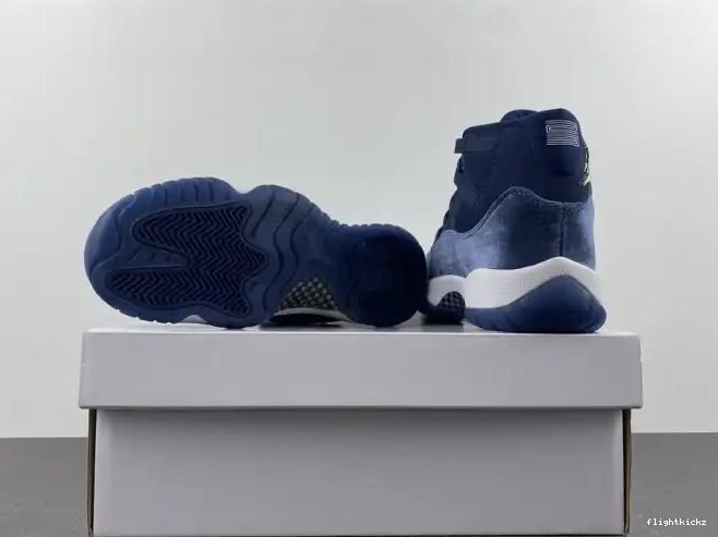 AR0715-441 Midnight WMNS Jordan 11 Navy Air Velvet 0525